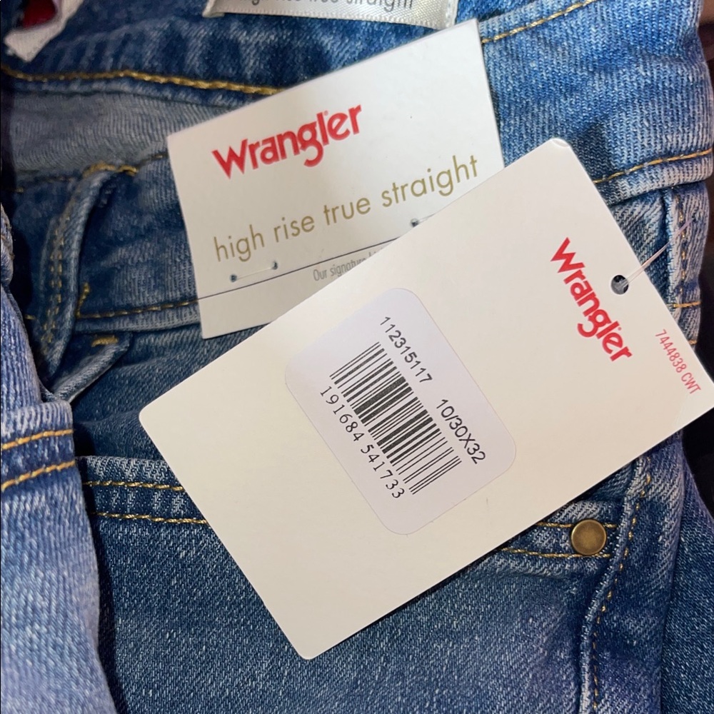 Wrangler Women's Straight-Leg Jeans in Ocean Medium Wash, size 10x32 NWT - Picture 3 of 5